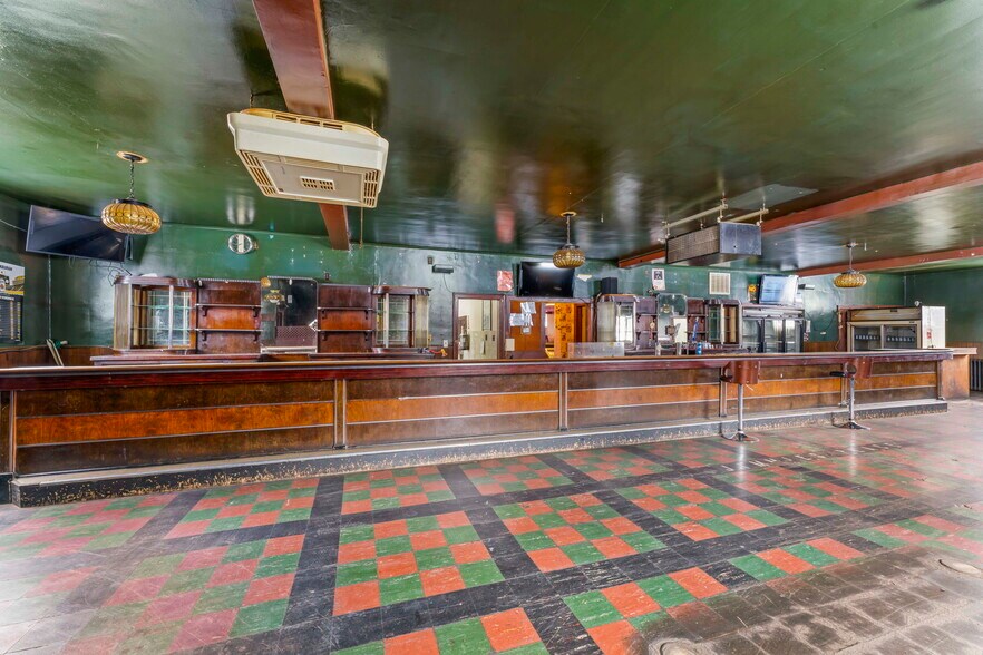 More Photos Of 105 Holbert Stretch, Dilliner Bar For Sale