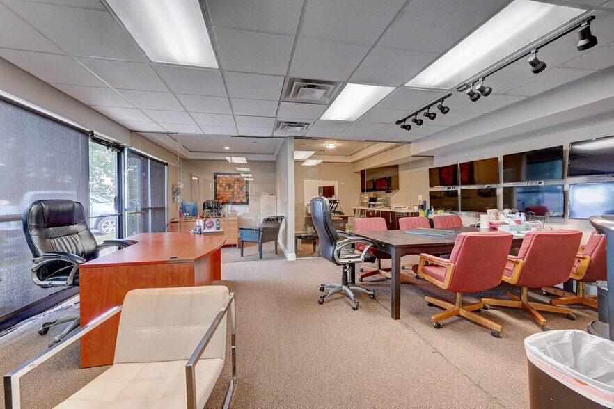 More Photos Of 7030 E 46th Avenue Dr, Denver Warehouse For Sale