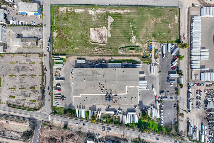 More Photos Of 1111 Navy Dr, Stockton Manufacturing For Lease