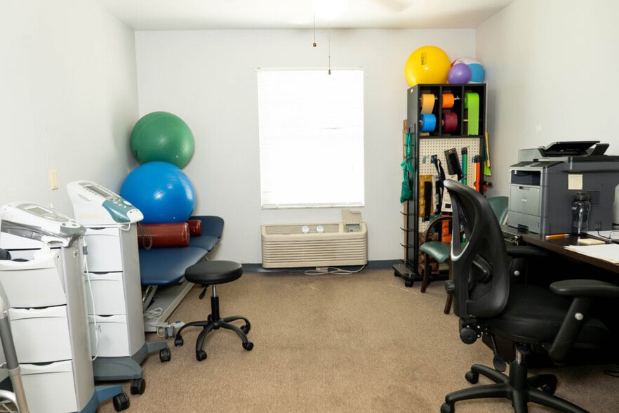 More Photos Of 12 E Grove Ave, Lake Wales Assisted Living For Sale