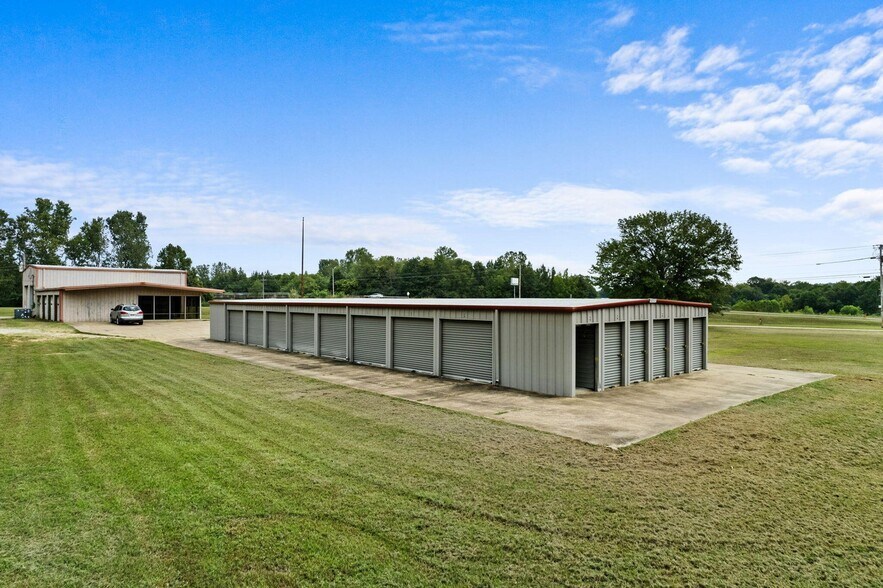 More Photos Of 504 S Harper Rd, Corinth Showroom For Sale