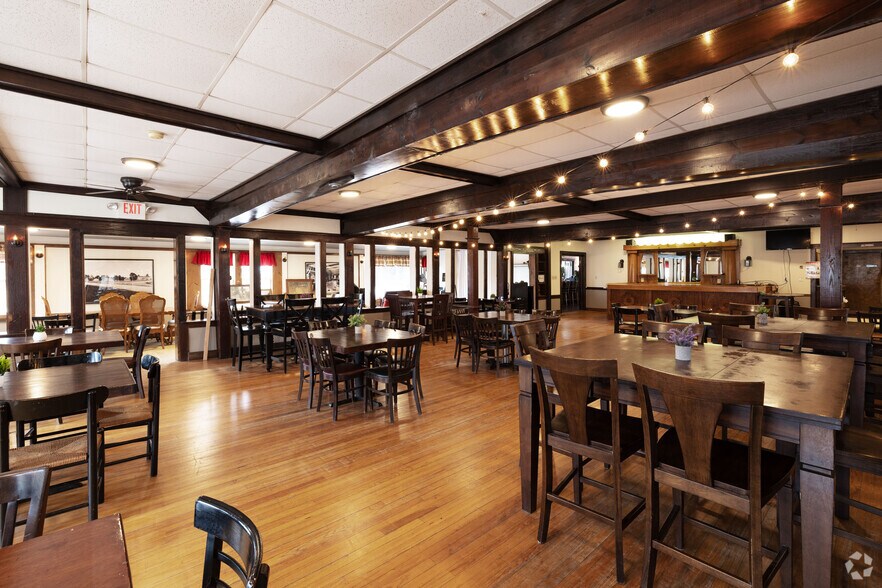 More Photos Of 13 Park Ave, Hadley Restaurant For Sale