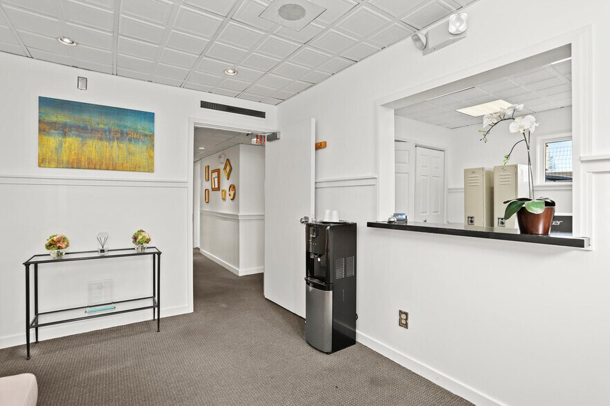 More Photos Of 10 Berkeley St, Norwalk Medical For Lease