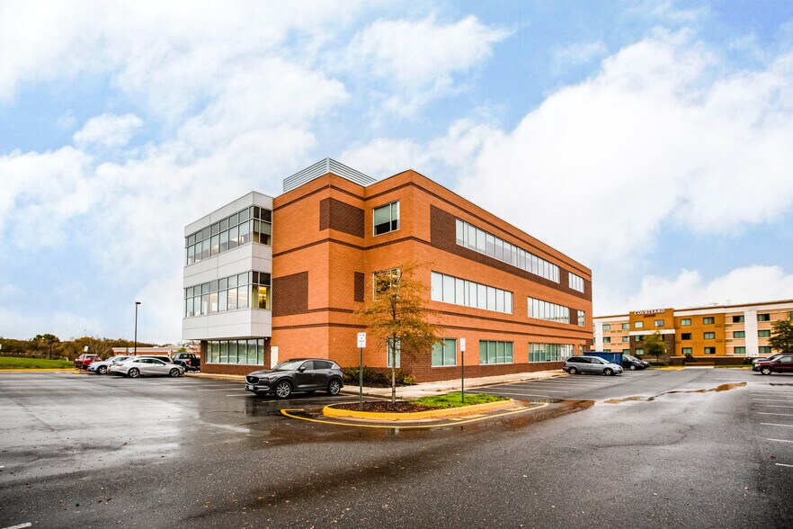 More Photos Of 525 Corporate Dr, Stafford Office For Lease