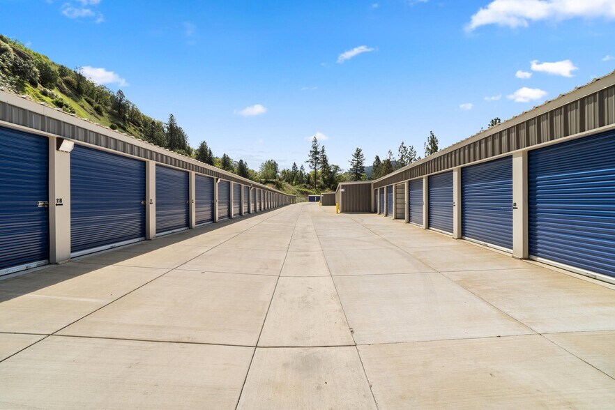 More Photos Of 5450 N River Rd, Gold Hill Self Storage For Sale