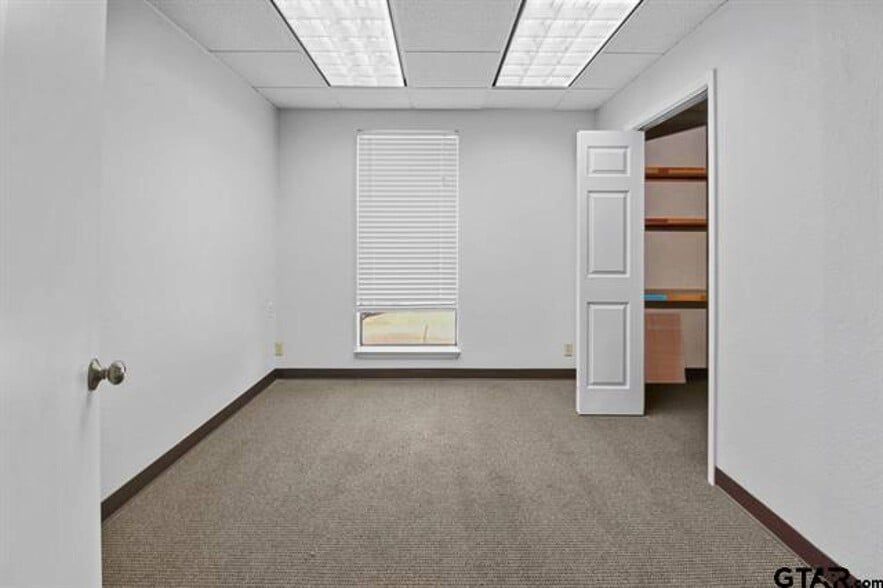 More Photos Of 625 Chase Dr, Tyler Office For Lease