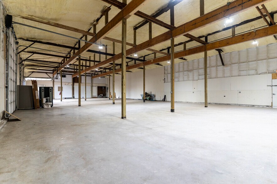 More Photos Of 415 S Kansas Ave, Olathe Warehouse For Lease