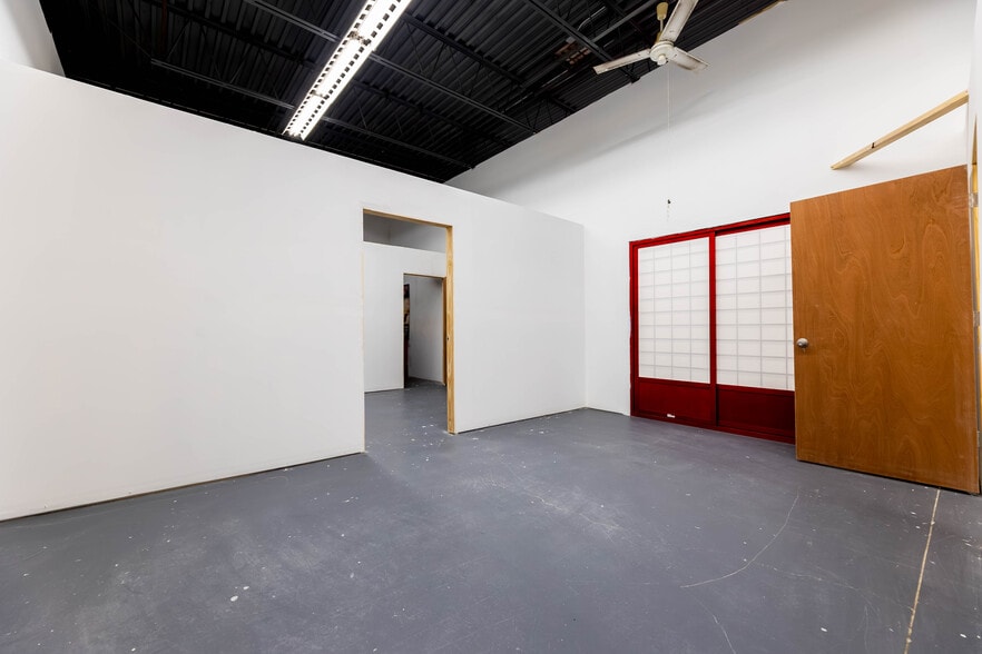 More Photos Of 17143 Westview Ave, Thornton Industrial For Sale