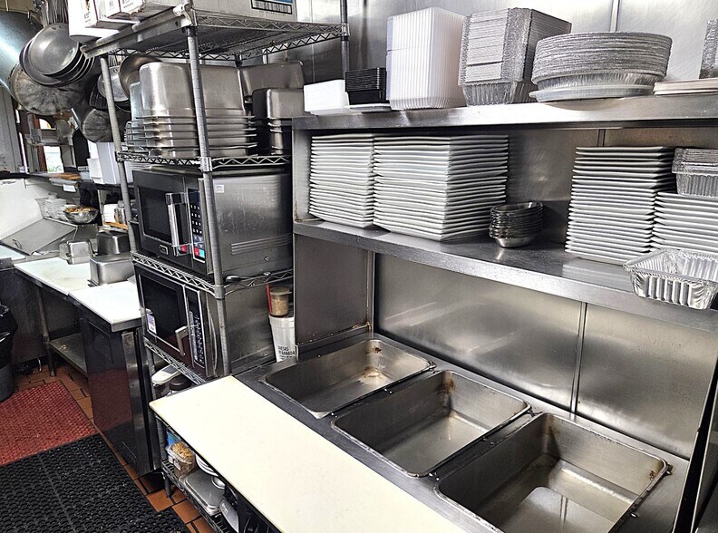 More Photos Of 2914 N Clark St, Chicago Apartments For Lease