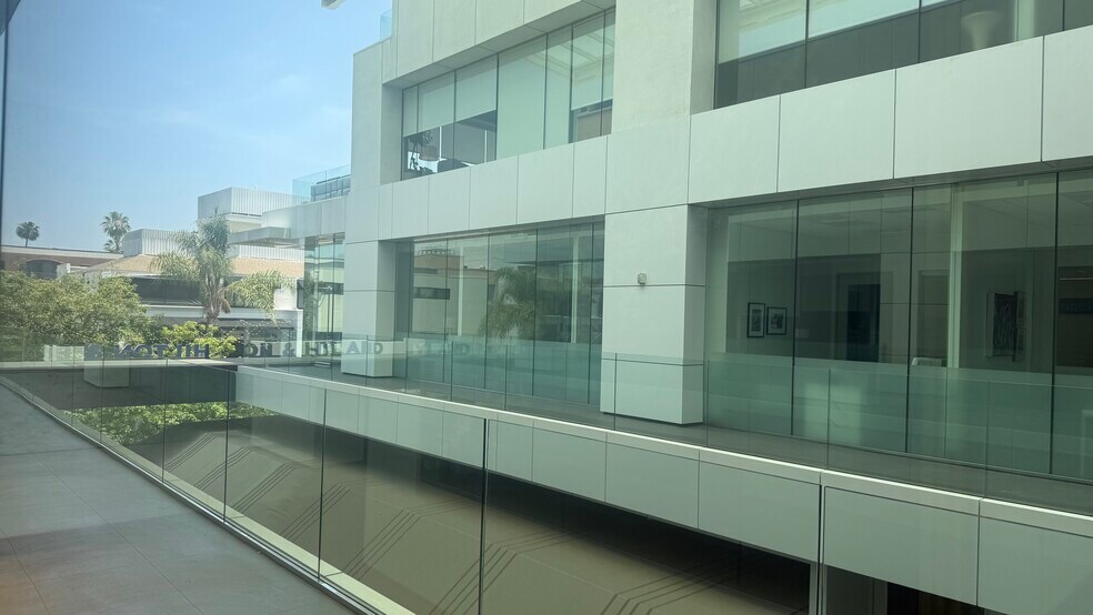 More Photos Of 243 N Canon Dr, Beverly Hills Office For Lease