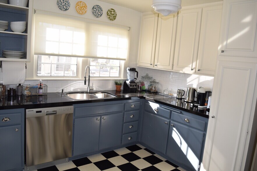 More Photos Of 751 N Hayworth Ave, Los Angeles Apartments For Sale