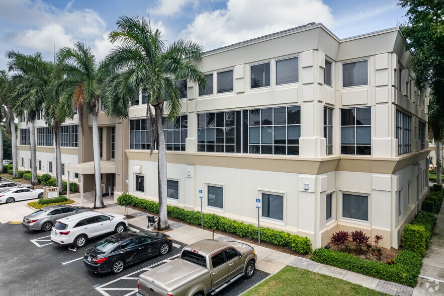 More Photos Of 11181 Health Park Blvd, Naples Medical For Lease