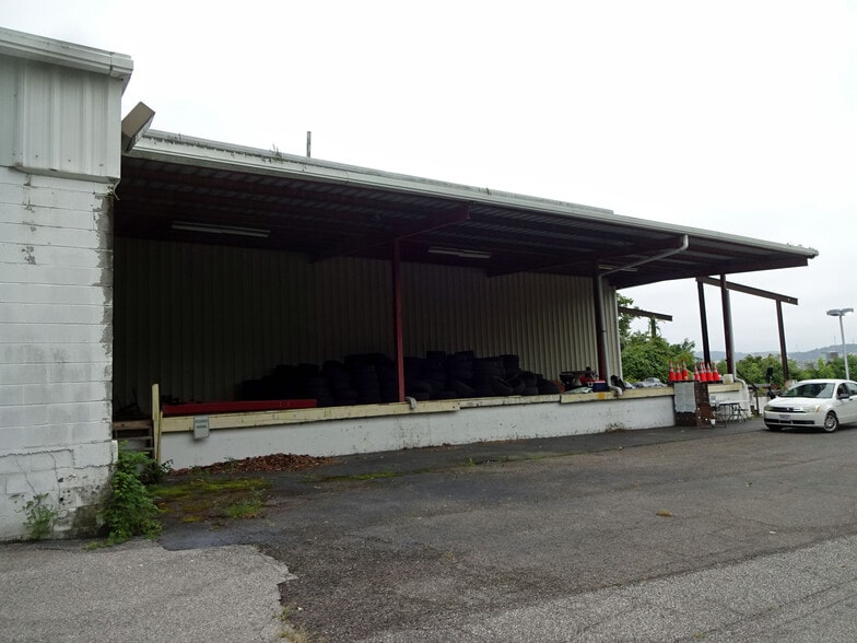 More Photos Of 1900 Patrick Street Plz, Charleston Distribution For Lease