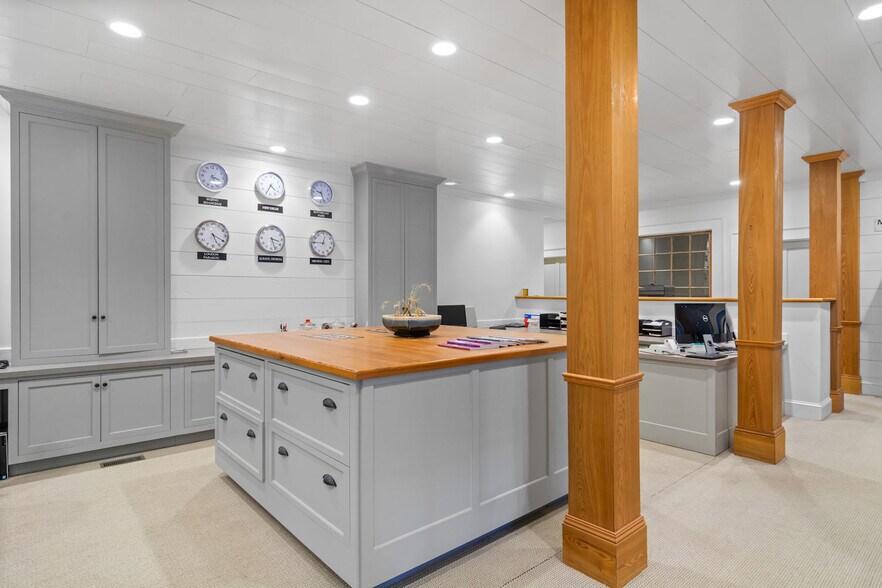 More Photos Of 2334 Lake Park Dr, Albany Office Residential For Sale