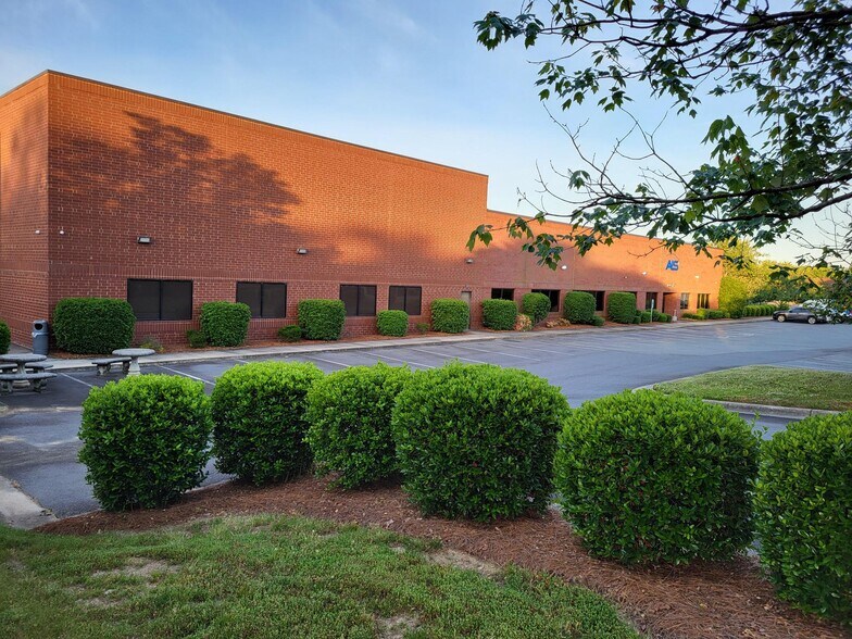 Primary Photo Of 10617 Southern Loop Blvd, Pineville Light Manufacturing For Lease