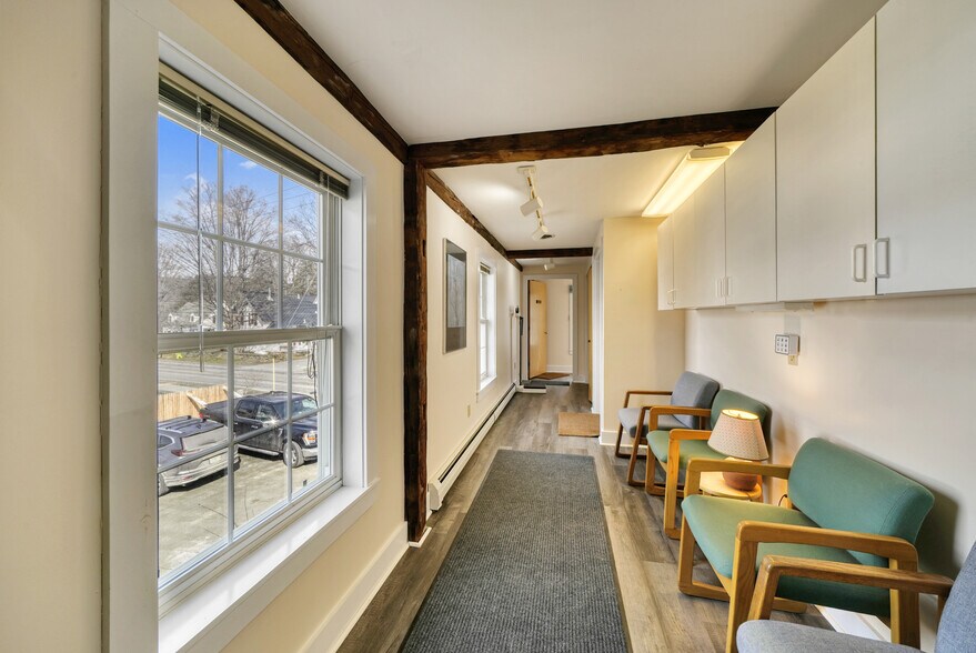 More Photos Of 11 Beaver Meadow Rd, Norwich Office For Sale