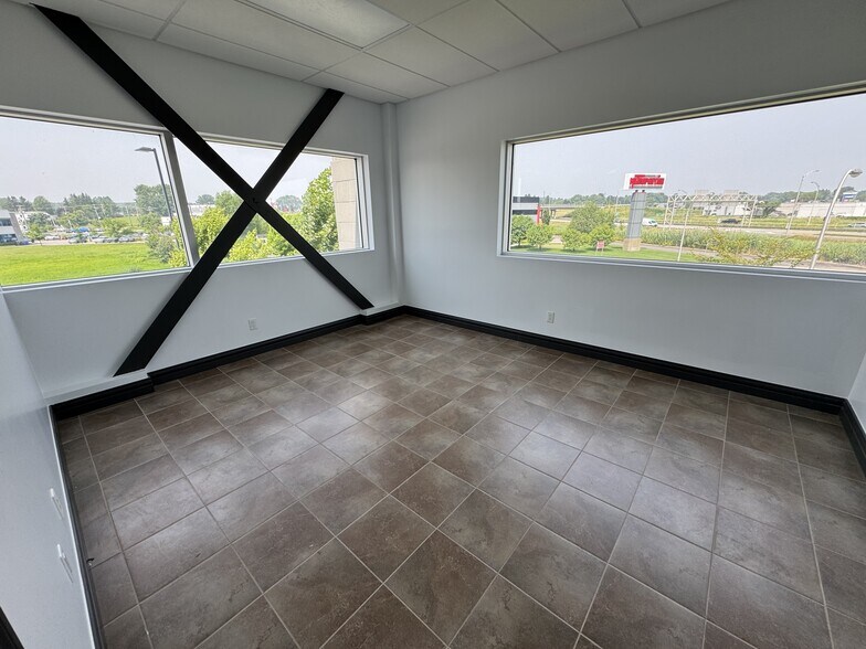 More Photos Of 6100-6140 Rue Christophe-Pelissier, Trois-Rivières Office For Lease