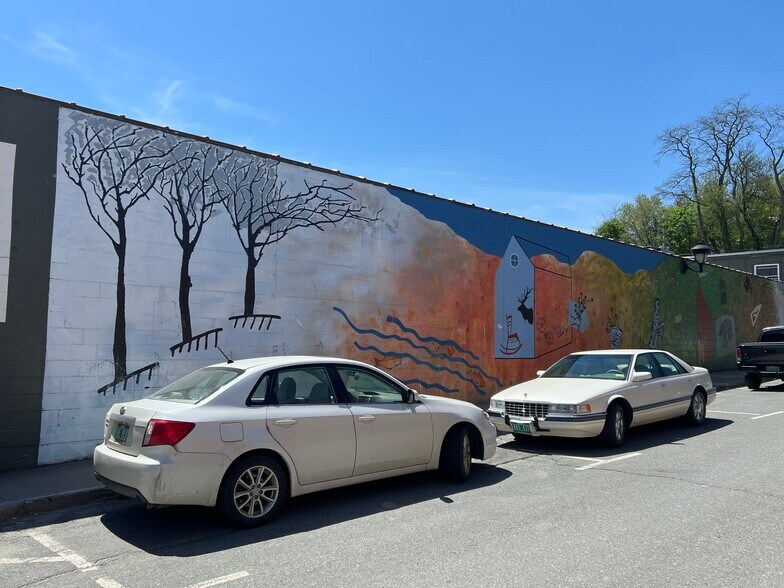 More Photos Of 443 Railroad St, Saint Johnsbury General Retail For Sale