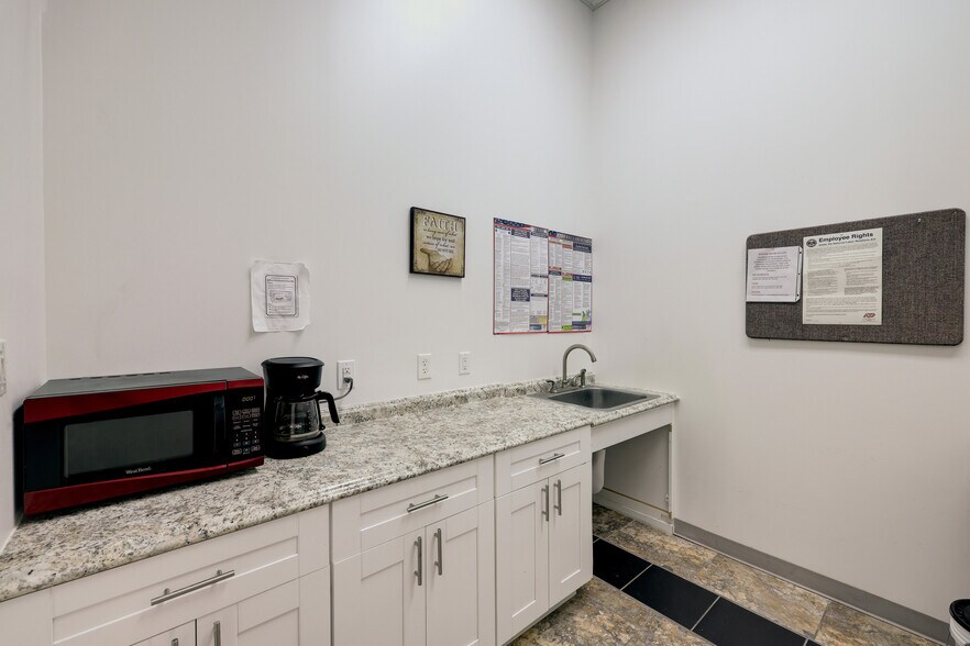 More Photos Of 13939 Westheimer Rd, Houston Flex For Sale