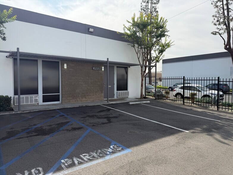 Primary Photo Of 16220-16228 Gundry Ave, Paramount Warehouse For Lease