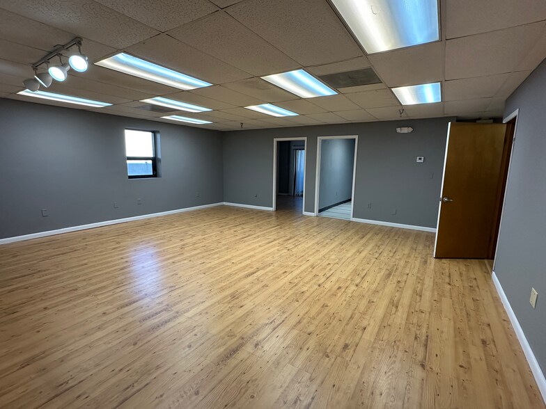 More Photos Of 4986 113th Ave N, Clearwater Manufacturing For Sale