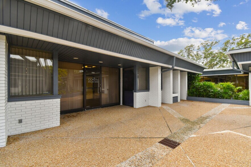 More Photos Of 3910 Northdale Blvd, Tampa Medical For Sale