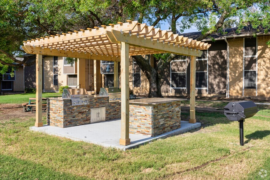 More Photos Of 834 Timberlake Dr, Arlington Apartments For Sale