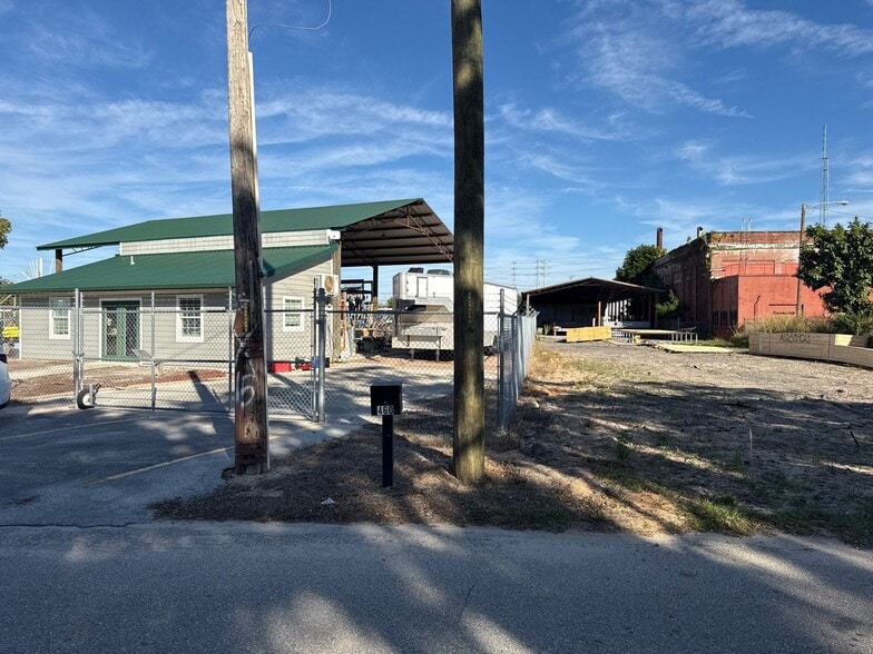 More Photos Of 460 N Franklin St, Sebring Warehouse For Sale