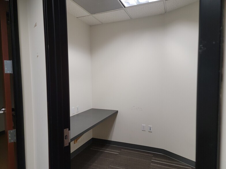 More Photos Of 3281 E Guasti Rd, Ontario Unknown For Lease