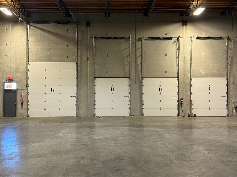 More Photos Of 5585 NE Wagon Dr, Hillsboro Industrial For Sale