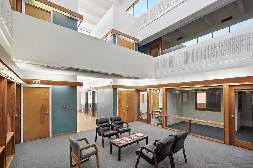 More Photos Of 24 N Market St, Jacksonville Office For Lease