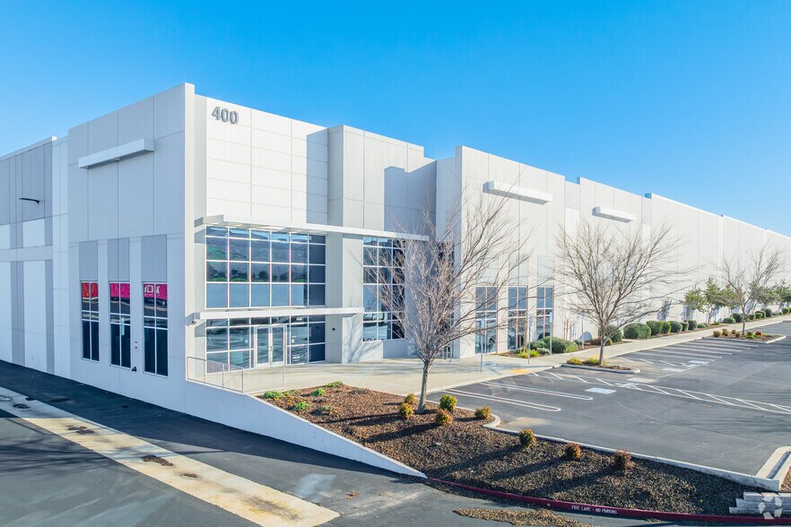 More Photos Of 400 Park Center Dr, Patterson Warehouse For Lease