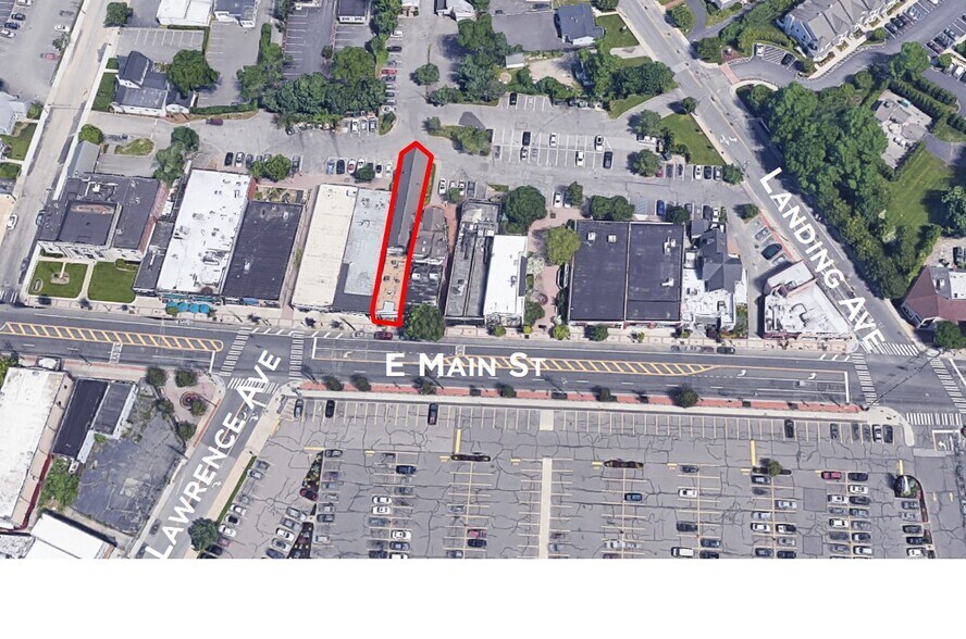 More Photos Of 43 E Main St, Smithtown Bar For Lease