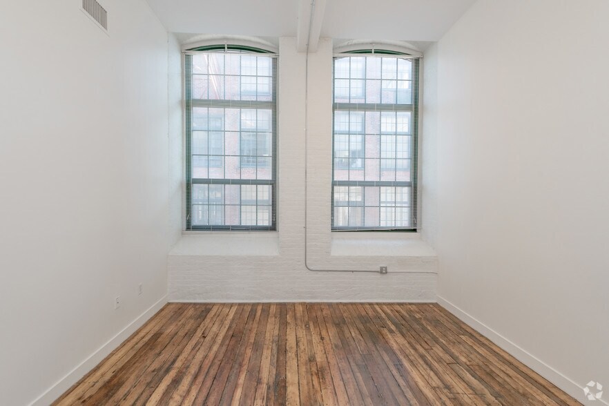 More Photos Of 166 Valley St, Providence Apartments For Sale