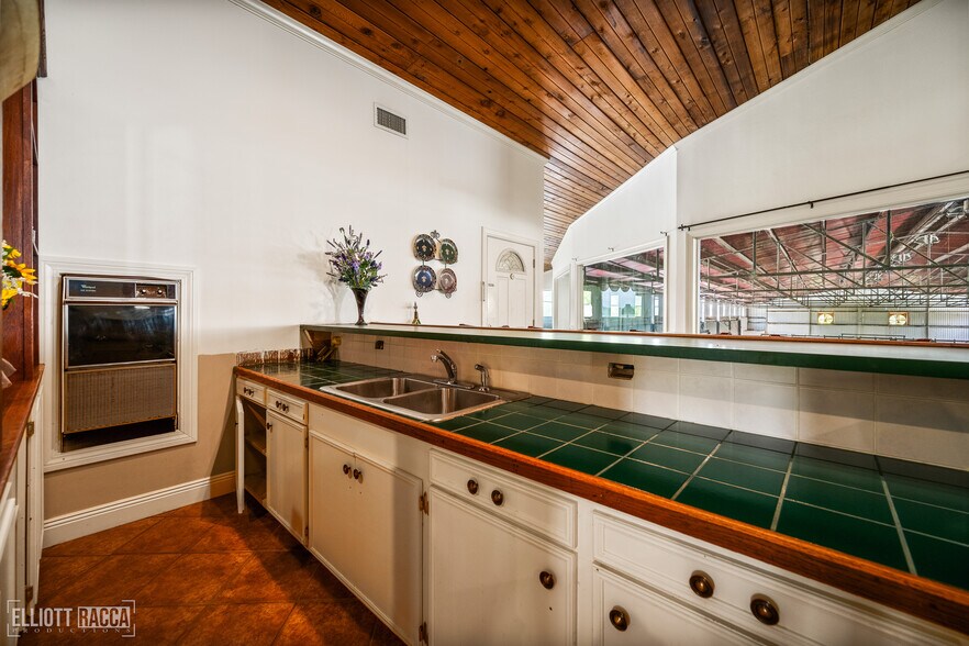More Photos Of 1785 Old River Rd, Natchitoches Light Manufacturing For Sale
