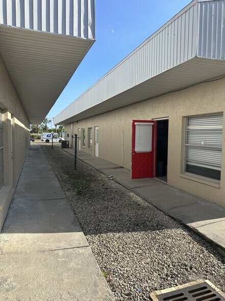 More Photos Of 18350 Paulson Dr, Port Charlotte Warehouse For Sale