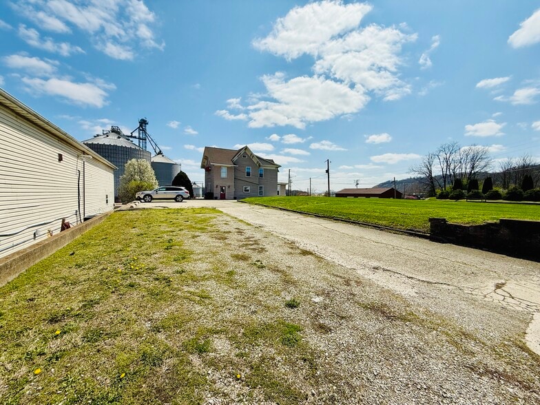 More Photos Of 403 George St, Aurora Office For Sale