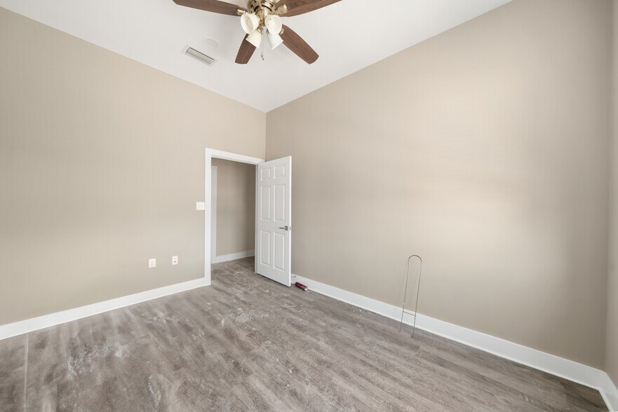 More Photos Of 6504 Thomas Dr, Panama City Office Residential For Sale