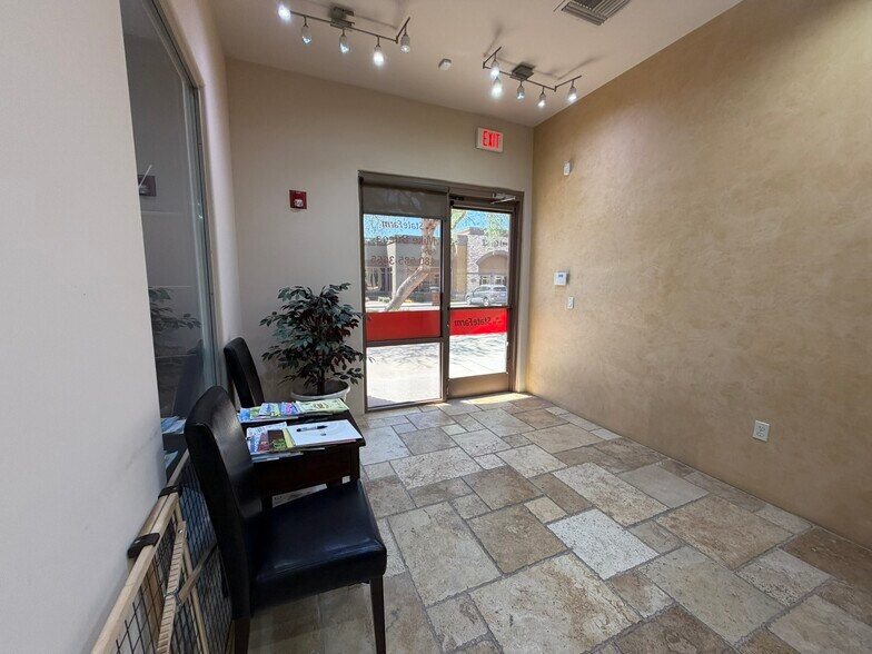 More Photos Of 7336 E Deer Valley Rd, Scottsdale Office For Sale