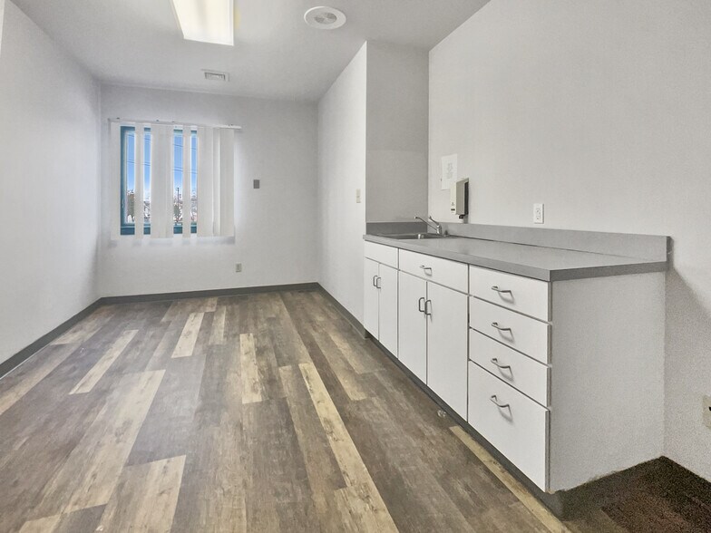 More Photos Of 608 N High St, Millville Medical For Sale
