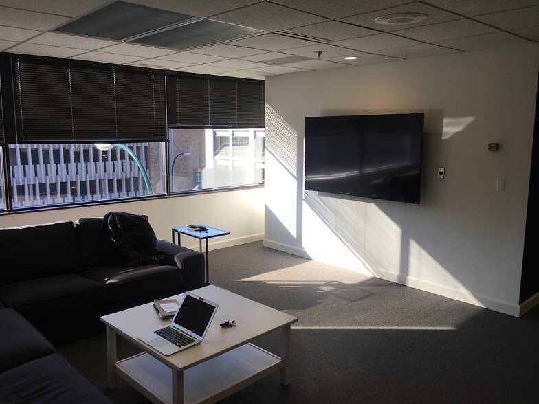 More Photos Of 344 N Old Woodward Ave, Birmingham Office For Lease