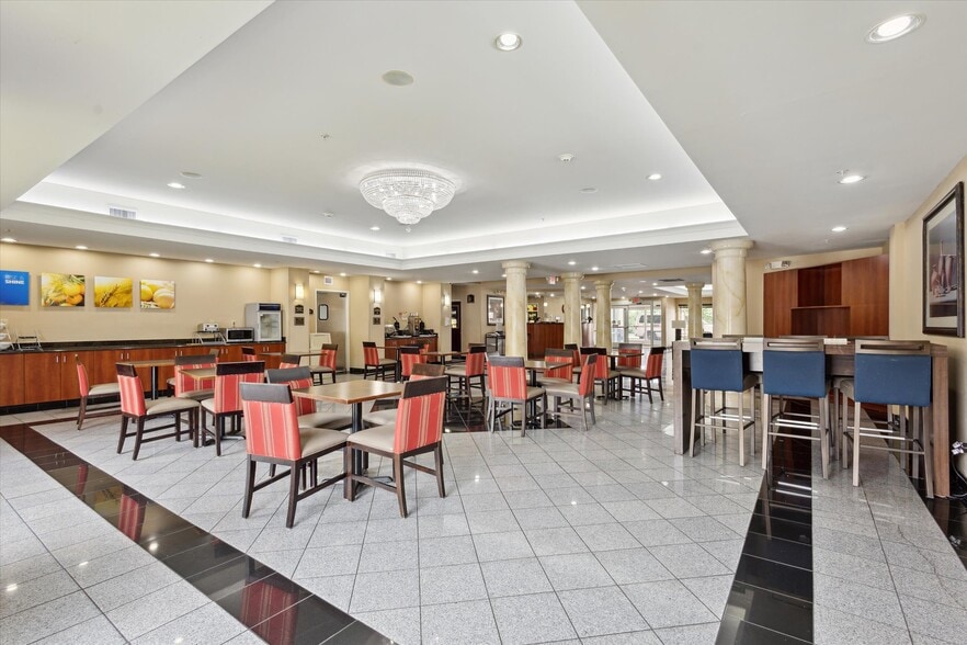 More Photos Of 2750 Fortune Cir W, Indianapolis Hotel For Sale