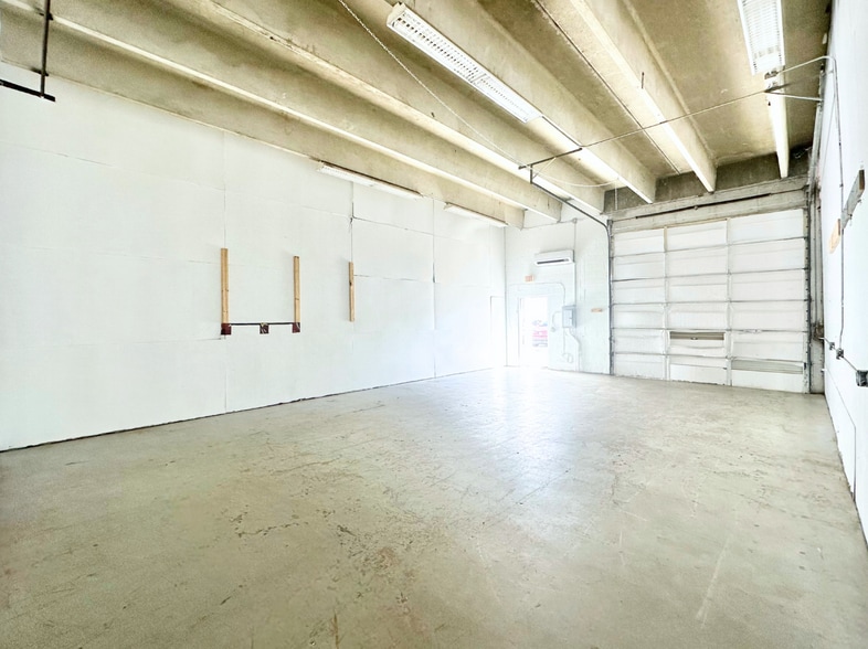 More Photos Of 1109 Okeechobee Rd, West Palm Beach Flex For Lease