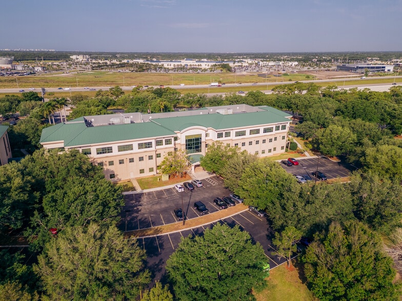 More Photos Of 6151 Lake Osprey Dr, Sarasota Office For Lease