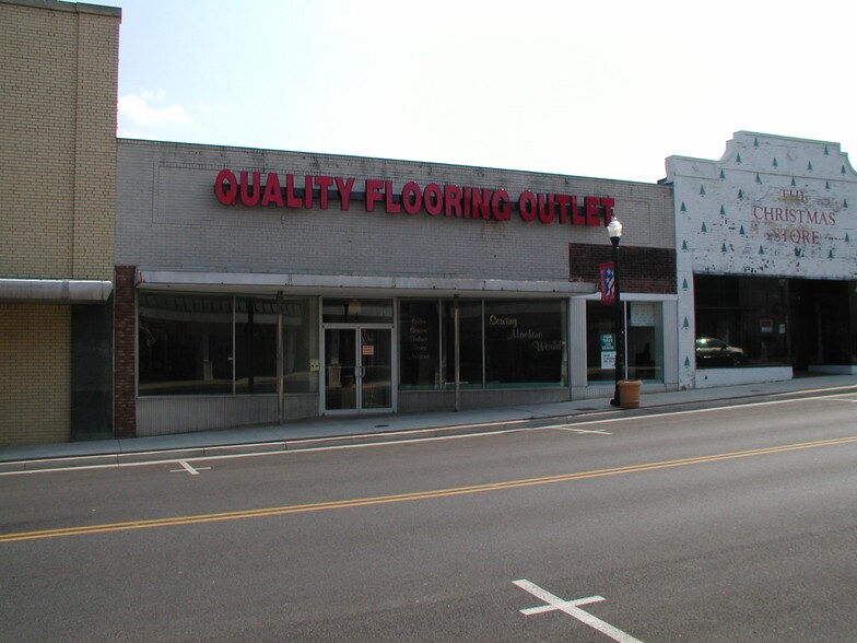 Primary Photo Of 322 W Main St, Waynesboro General Retail For Sale