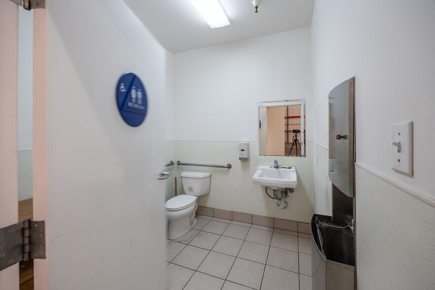 More Photos Of 360 Swift Ave, South San Francisco Warehouse For Lease