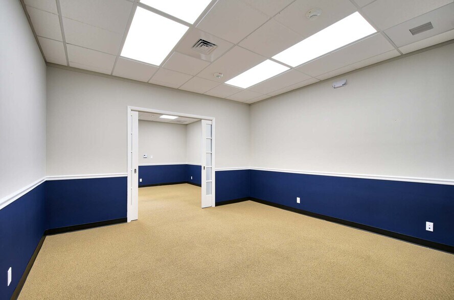 More Photos Of 3411 Tamiami Trl N, Naples Office For Sale