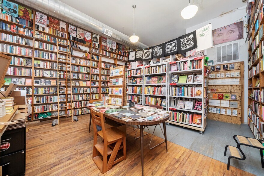 More Photos Of 1102 W 18th St., Chicago Apartments For Lease