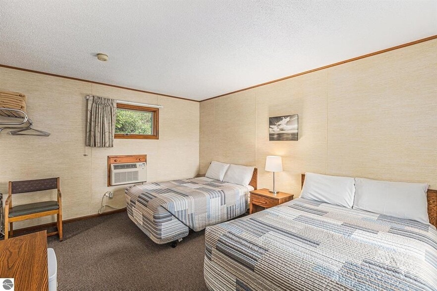 More Photos Of 541 Lake St, Frankfort Hotel For Sale