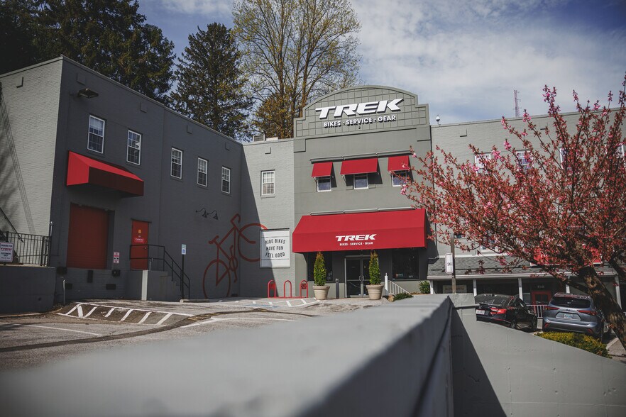 More Photos Of 828 Dulaney Valley Rd, Towson Unknown For Lease